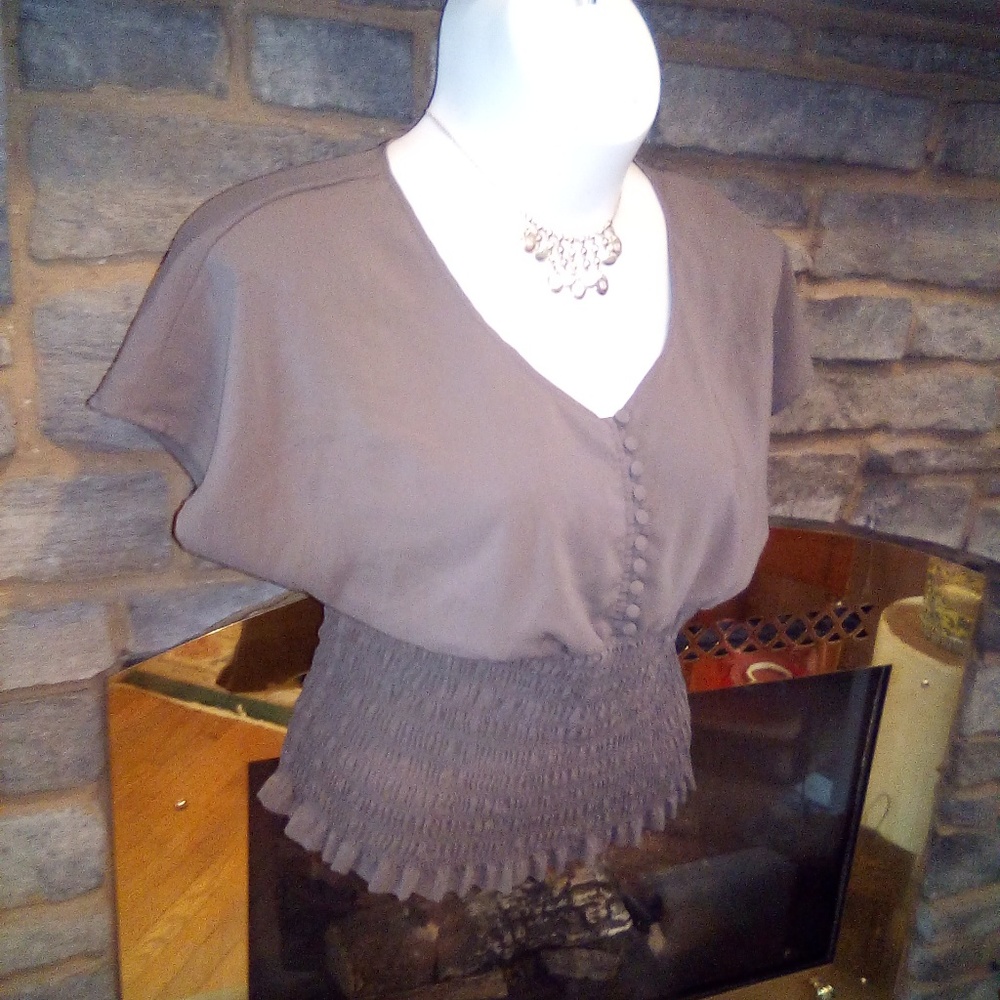 Beautiful taupe top!!!!  Will Slim you - Picture 2 of 8